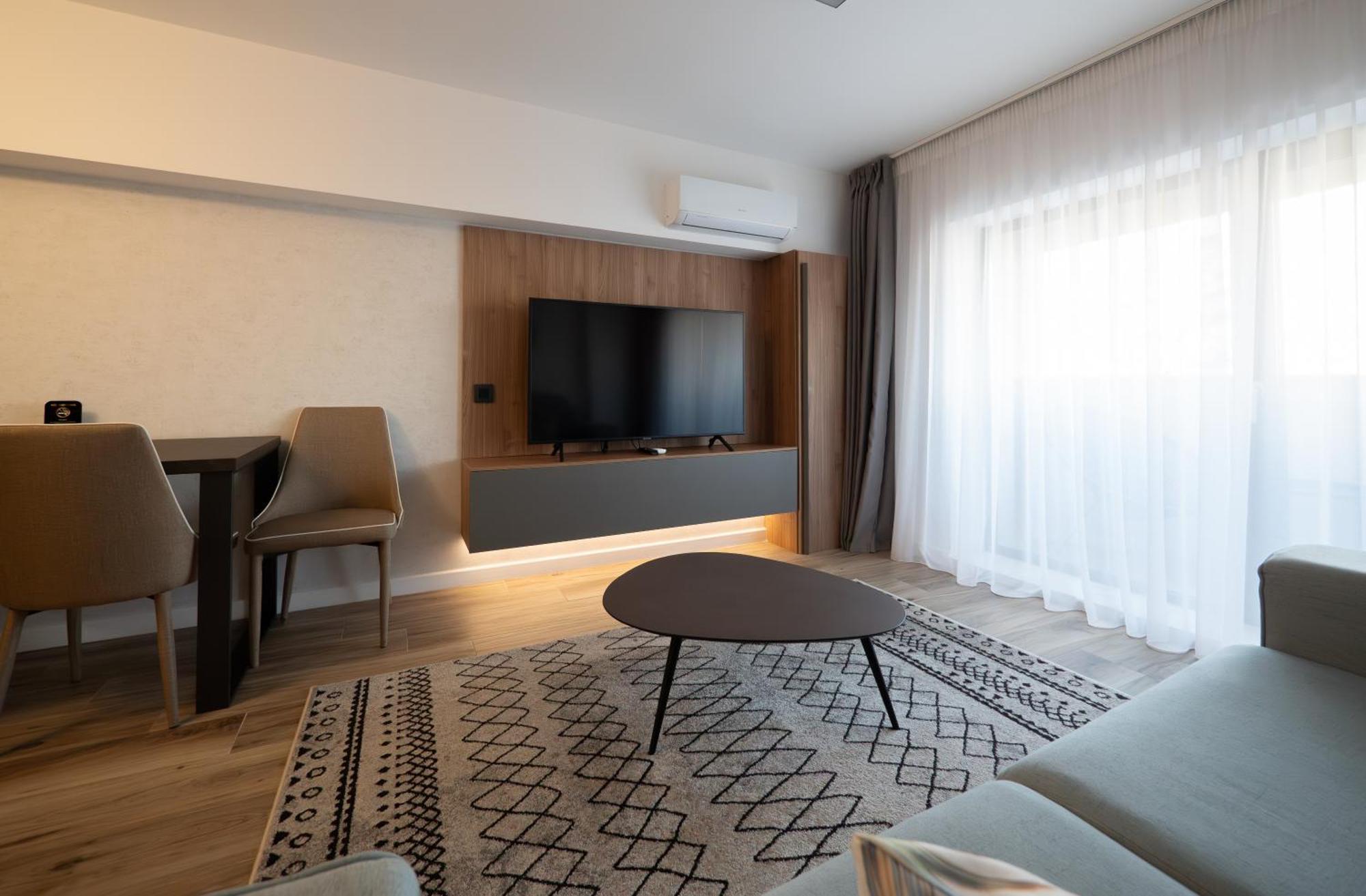 Novos Luxury Suites Bukares Bagian luar foto