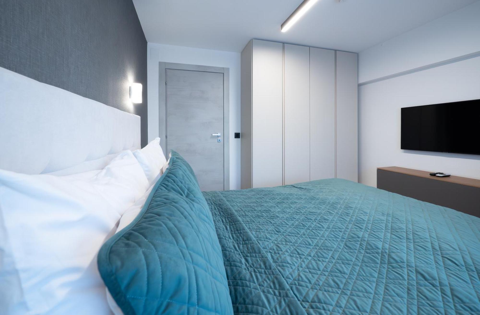 Novos Luxury Suites Bukares Bagian luar foto