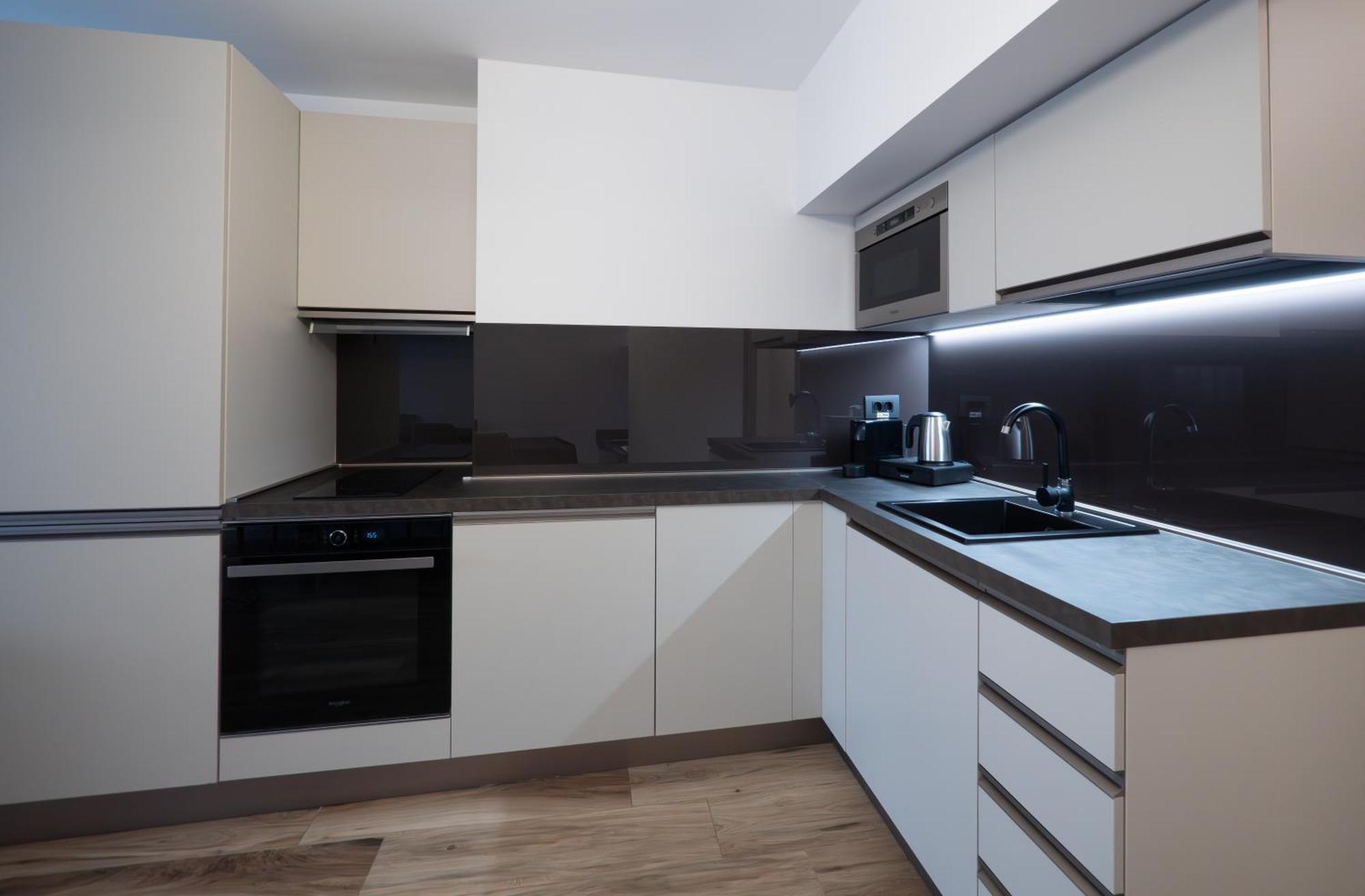 Novos Luxury Suites Bukares Bagian luar foto